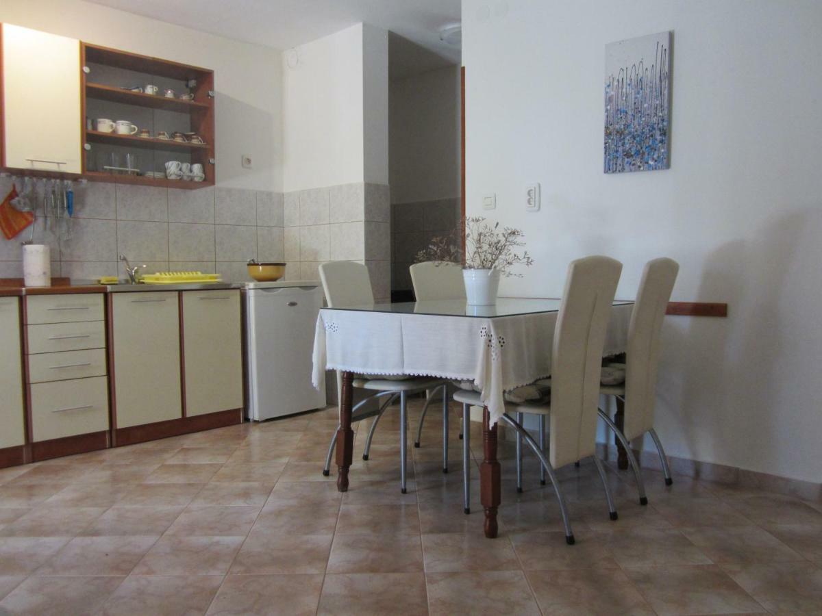 Apartmani Lina Drvenik Veliki Zewnętrze zdjęcie